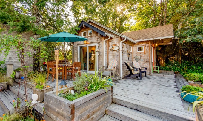 Manzanita House | Lil Love Shack-30+stay. Adorable beach house 1 1/2 blocks to beach, Dog ok