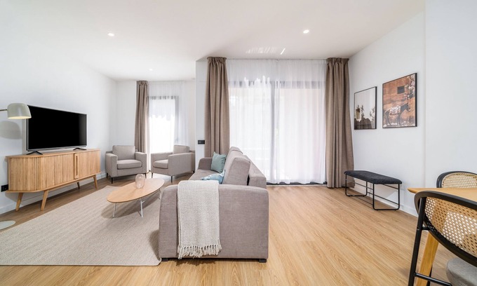 Collblanc y La Torrassa Apartment | Limehome Barcelona Plaça Pirineus