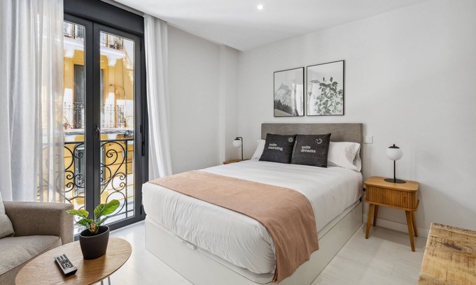 Barrio de La Latina Apartment | Limehome Madrid Calle de la Paloma