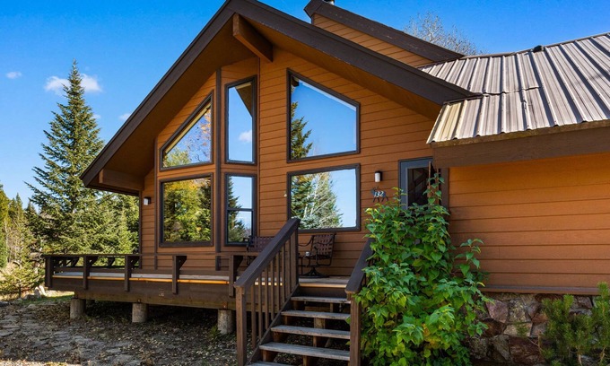 Lazy Acres House | Lionhead Retreat - A wonderful home located outside of West Yellowstone