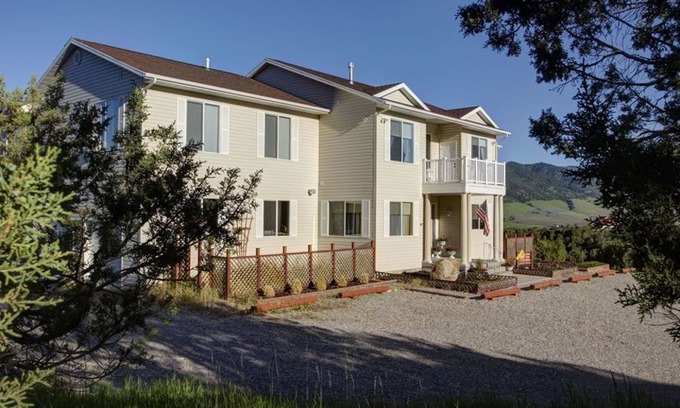 Lava Hot Springs Hotel | Lions Gate Manor B&B