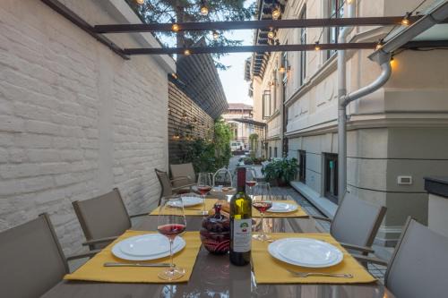 Bucharest City-Centre Apartment | Little Bucharest mansion next to Parliament Palace