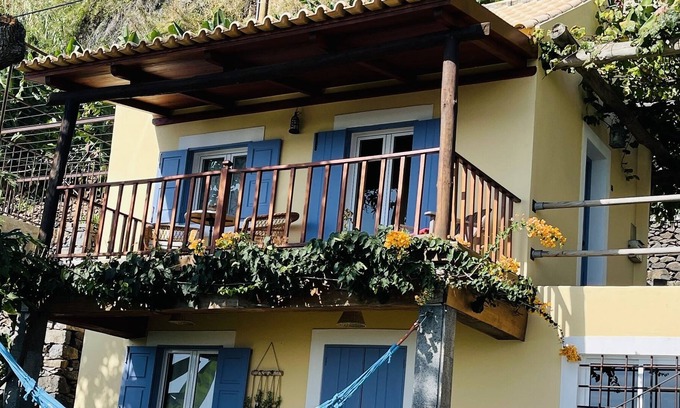 Arco da Calheta Cottage | Little Cottage by the sea