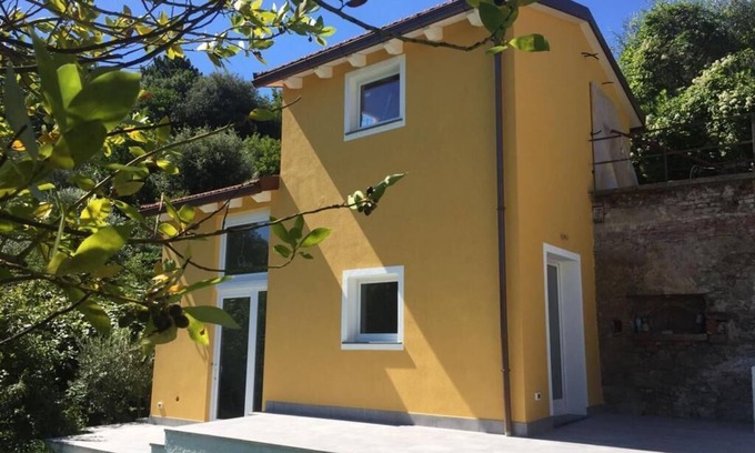 La Foce Apartment | Little house in the garden of period villa in La Foce, La Spezia.