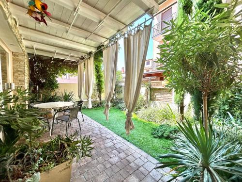 Rivoltella Apartment | Little Queen