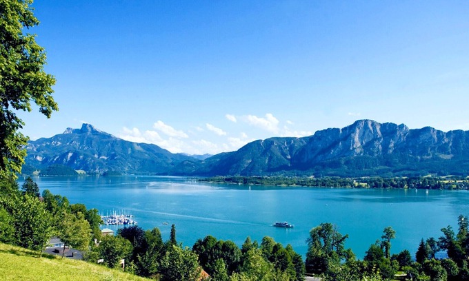 Mondsee Apartment | Live like a king - maisonette apartment in a castle hotel