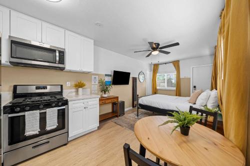 Pacific Beach Apartment | Live like a local - Studio with huge backyard