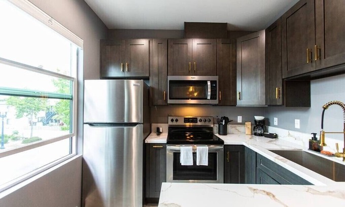 University Heights Apartment | Live Like a Local - Walk 2 Dining, Shops & Park
