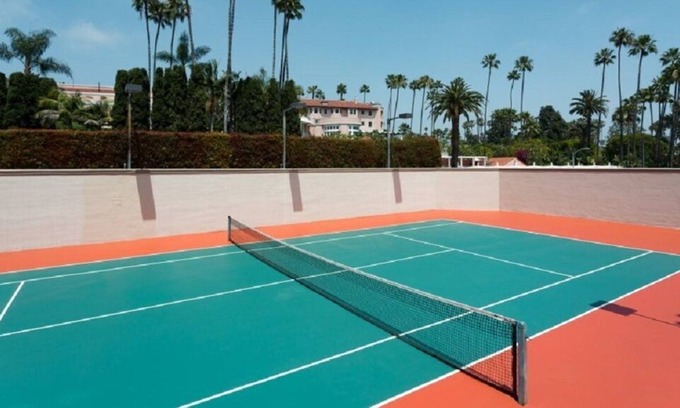 The Flats House | Live the 90210 Lifestyle - Tennis Court Villa Across the Street from BH HOTEL.