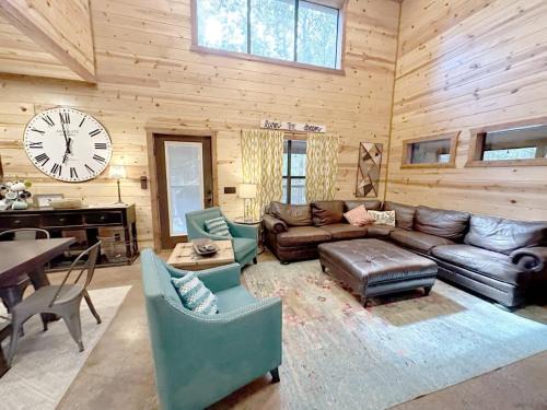 Hochatown House | Livin' the Dream - Relaxing Escape for 8