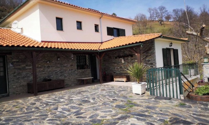 Casares House | Local Accommodation Madre de Cima