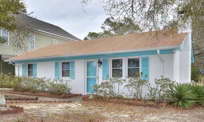 Tranquil Harbour House | Located 300 yards to the BEACH-Less than a 6 minute walk-3BR/1.5BA-Sleeps5