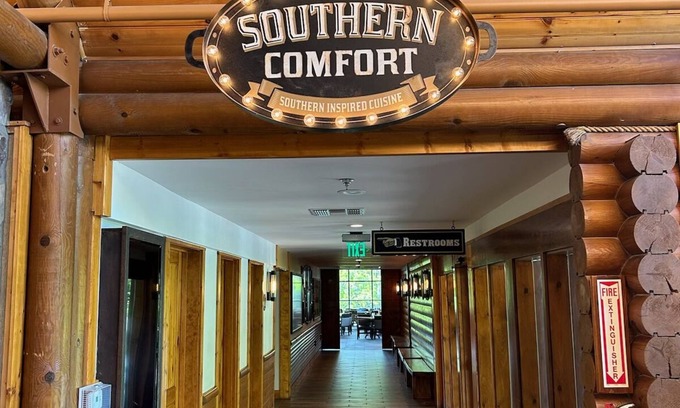 Gatlinburg - Pigeon Forge Resort | Located Between Gatlinburg Pigeon Forge With Waterpark 3 Pools and Putt Putt