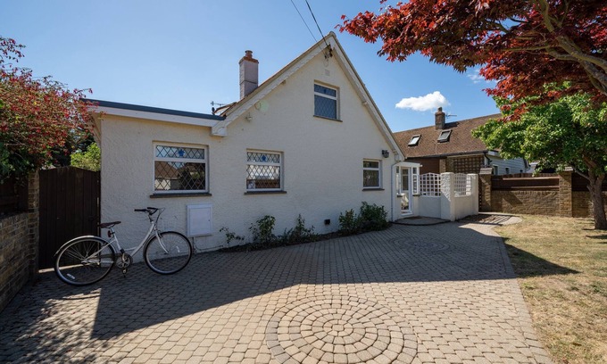Bembridge House | Location! Lane End Road Bembridge Isle of Wight Family Holiday Home Great Garden