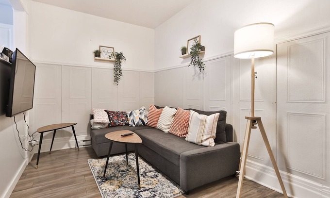 Sainte-Marie Apartment | Location | Trendy Neighborhood | Must Stay | Clean - - Super host on Airbnb