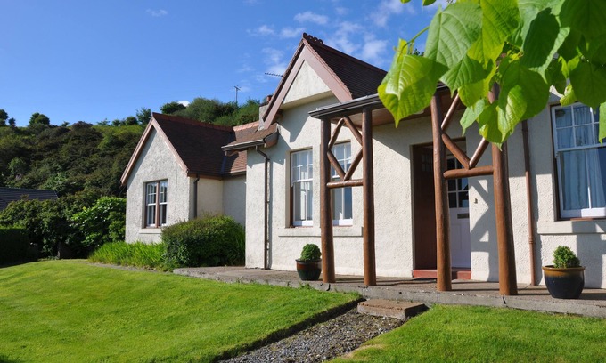Campbeltown Cottage | Lochside Cottage With Sea Views
