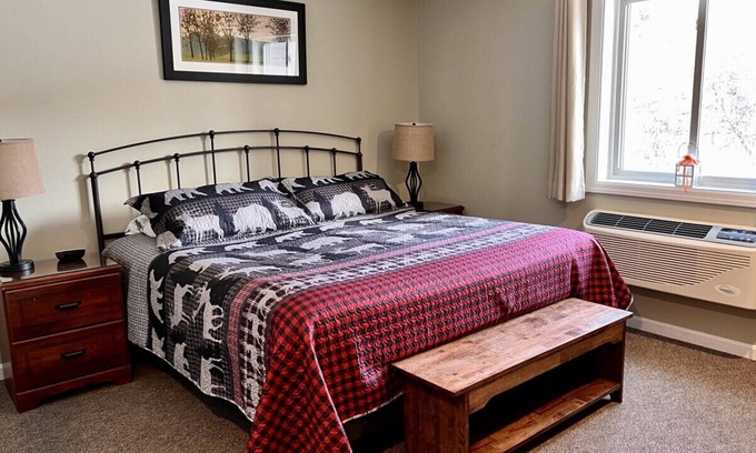 Lincoln Apartment | Lodge Hotel H2 · Loon Mountain Hotel resort.Pool, Hot tub, gameroom