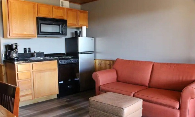 Canyon Lake Cabin | Lodge Suite Downstairs W/ Deck - 105