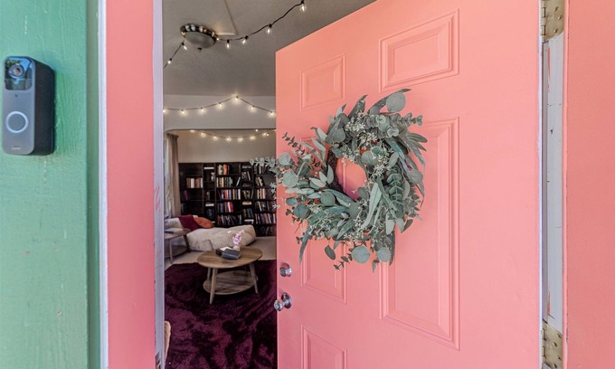 Alberton Apartment | Lofi Girl Book Lover's Nook- 2BD 1BATH A/C Washer/Dryer Full kitchen/fast WIFI