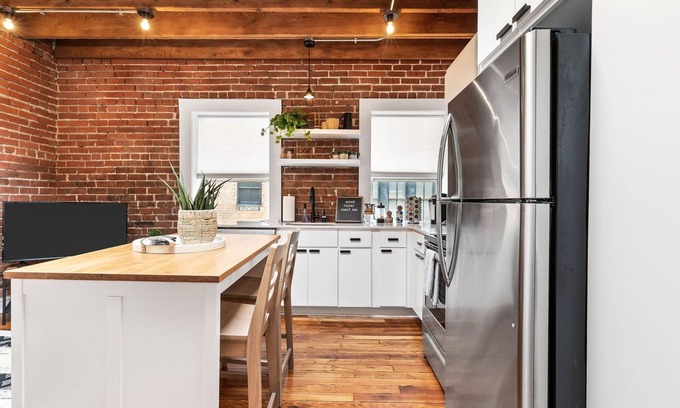 Crossroads Arts District Apartment | Loft + Walkable to Downtown + Parking