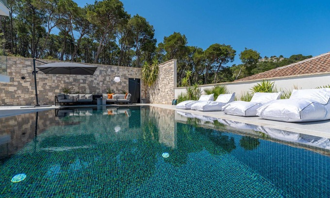 Tkon House | Look forward to this dreamlike villa with sea view, which leaves nothing to be desired!