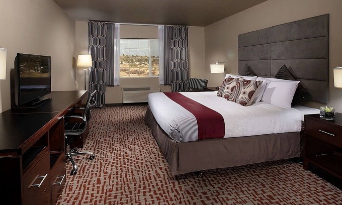 Pullman Hotel | Looking for Perfect Getaway Location? Spacious Room w/King Bed, Free Breakfast