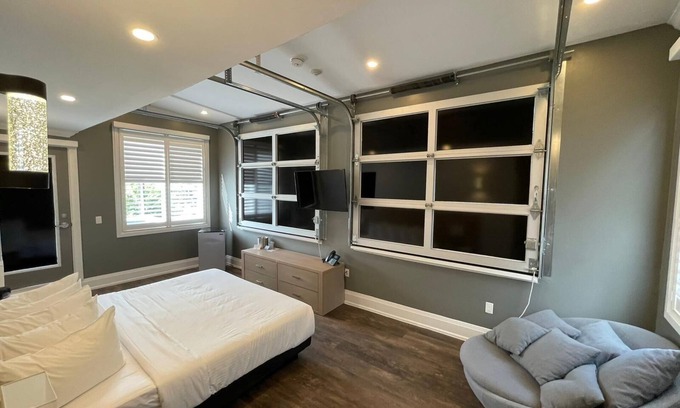 Grand Bend Apartment | Looking for the best weekend? 5 min to THE Grand bend beach! Family and couples!