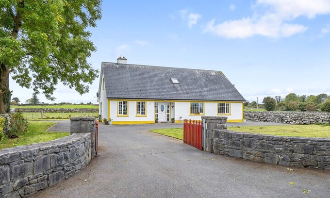 Neale Ski Chalet | Lough Mask Fishing Lodge - Ideal for groups