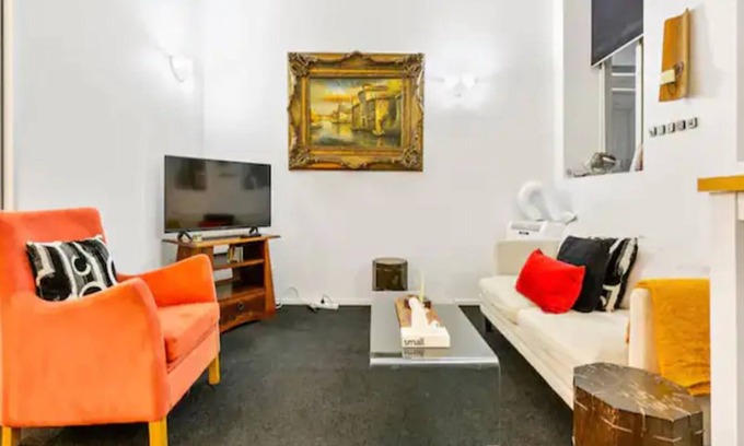 Eden Terrace House | Lovely 1-Bedroom Apartment On Queen Street!