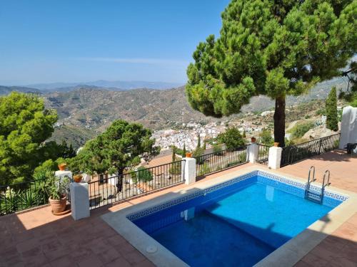 Competa Apartment | Lovely 2 Bed Apartment with Stunning views & Pool