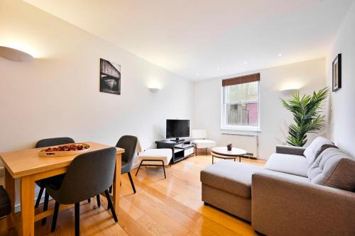 Tower Hill Apartment | Lovely 2 BED Tower Bridge Apartment Sleeps 6
