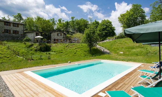 Fabbriche di Vallico Villa | Lovely apartment in villa for 6 people with WIFI, pool, TV, patio and pets allowed