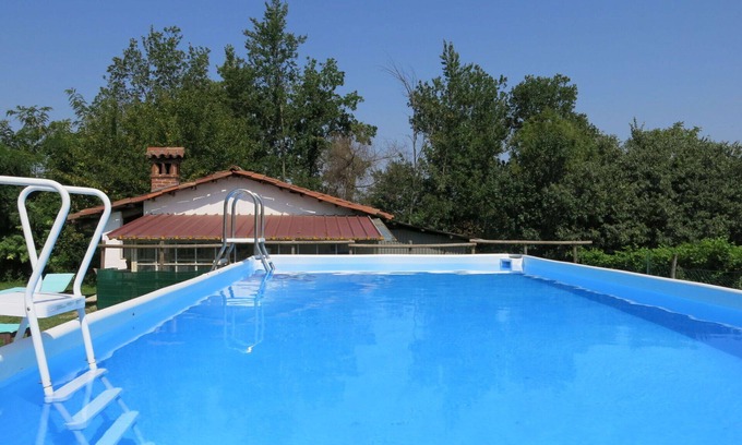 San Damiano dʼAsti Villa | Lovely apartment in villa for 6 guests with WIFI, pool, TV, patio and pets allowed