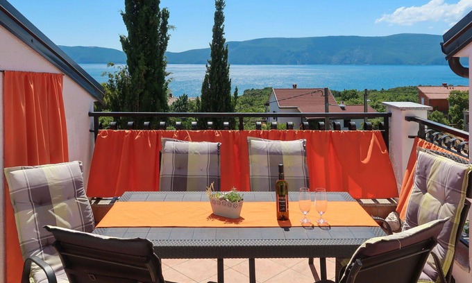 Skrbcici Apartment | Lovely apartment for 6 people with WIFI, A/C, TV and patio