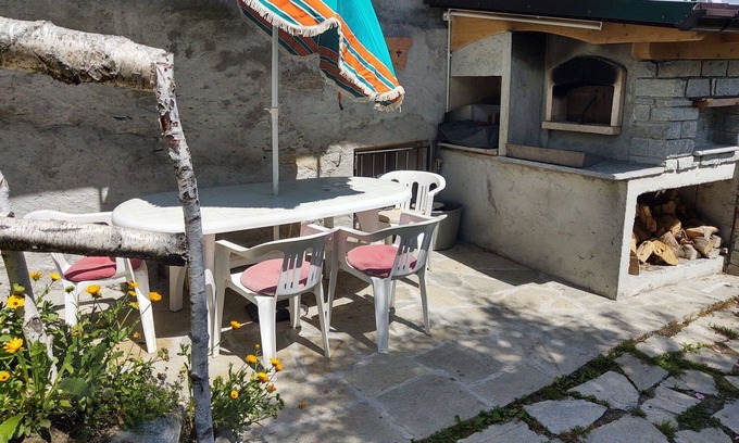 Peglio Apartment | Lovely apartment for 2 guests with WIFI, TV, patio and pets allowed