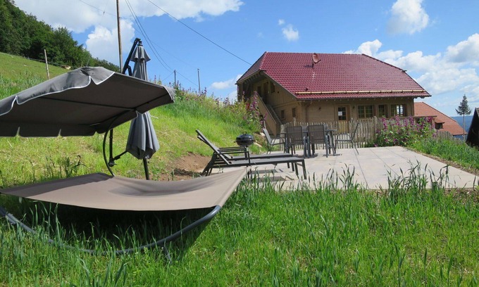 Hofstetten Apartment | Lovely apartment for 4 guests with WIFI, TV, patio and pets allowed