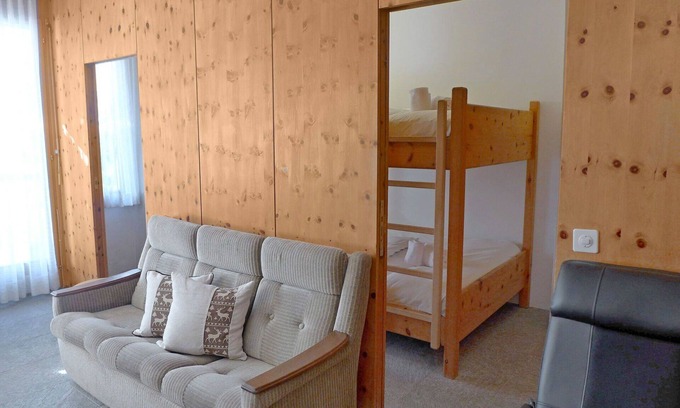 Celerina-Schlarigna Apartment | Lovely apartment for 4 people with WIFI, TV, balcony and pets allowed