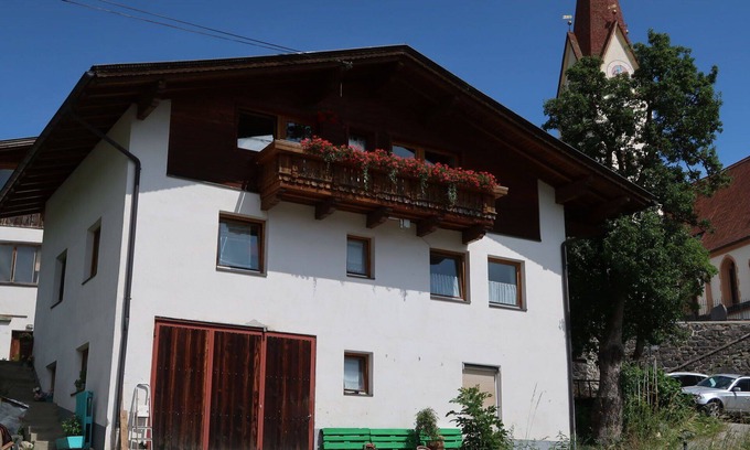 Kauns Apartment | Lovely apartment for 6 people with WIFI, TV, balcony and pets allowed