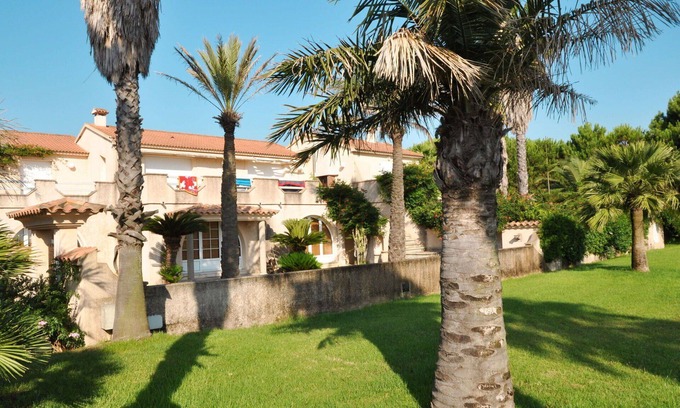 Pineto Apartment | Lovely apartment for 6 people with WIFI, A/C, TV, terrace and pets allowed