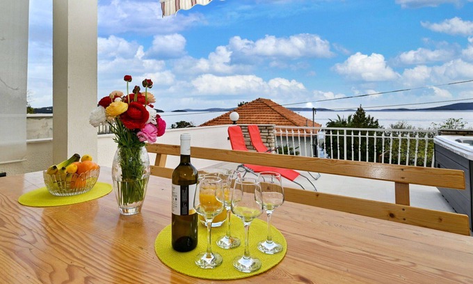 Seget Apartment | Lovely apartment for 6 people with A/C, WIFI, TV and terrace