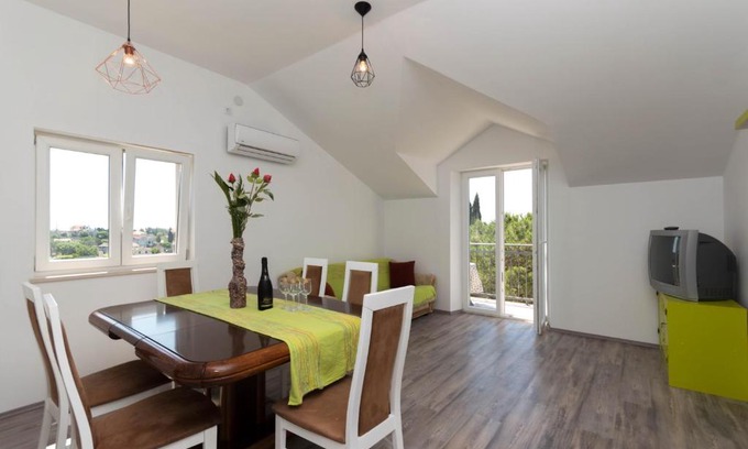 Sumartin Apartment | Lovely apartment for 8 person