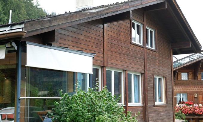 Zweisimmen Apartment | Lovely apartment for 4 guests with WIFI, balcony and pets allowed