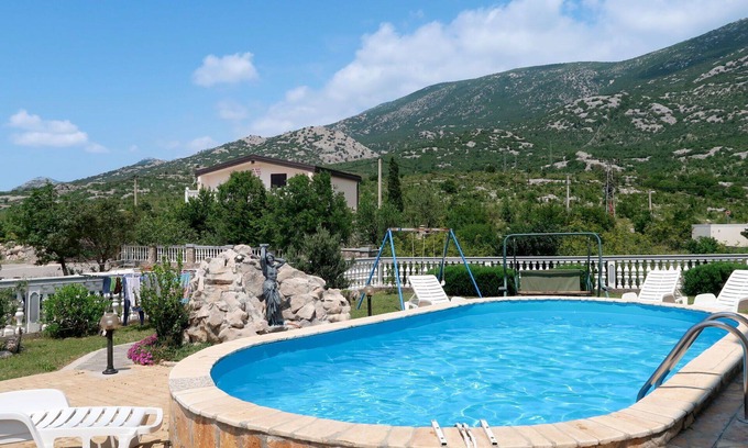 Cesarica Apartment | Lovely apartment for 8 guests with A/C, pool, WIFI, TV and terrace