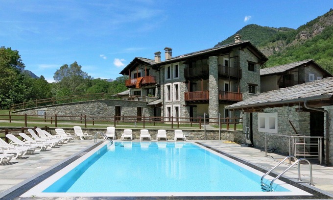 Sampeyre Apartment | Lovely apartment for 4 guests with WIFI, pool, TV and terrace