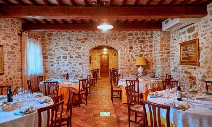 San Brizio Apartment | Lovely apartment for 5 people with pool, WIFI, TV and pets allowed, close to Spoleto