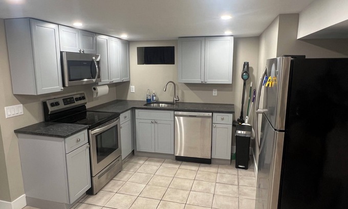 Plainedge Apartment | Lovely apartment in BethpagenLocated 5 minutes away from LIRR