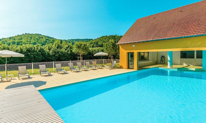 Montignac House | Lovely apartment in villa for 4 guests with WIFI, pool, TV, terrace and pets allowed