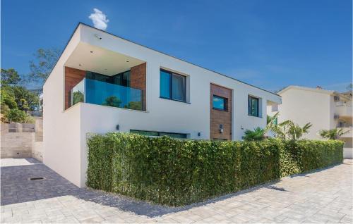 Milcetici Apartment | Lovely Apartment In Malinska With Wifi