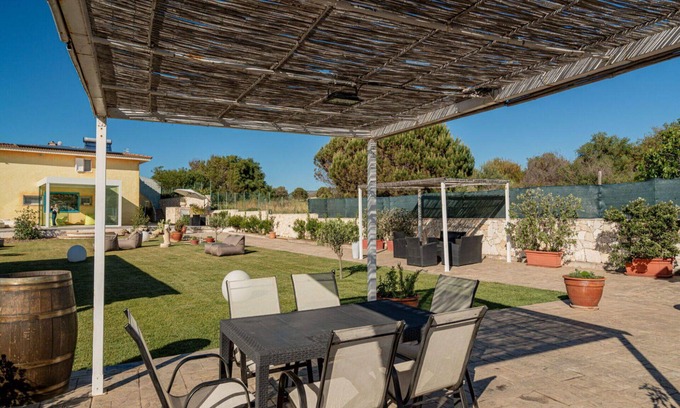 Eden Beach Villa | Lovely apartment in villa for 11 guests with A/C, pool, WIFI, TV, patio and pets allowed