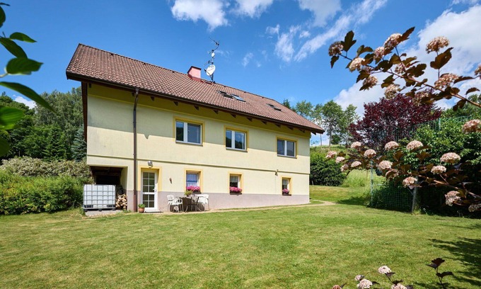 Svoboda nad Upou Apartment | Lovely apartment for 4 people with WIFI, TV, patio and pets allowed